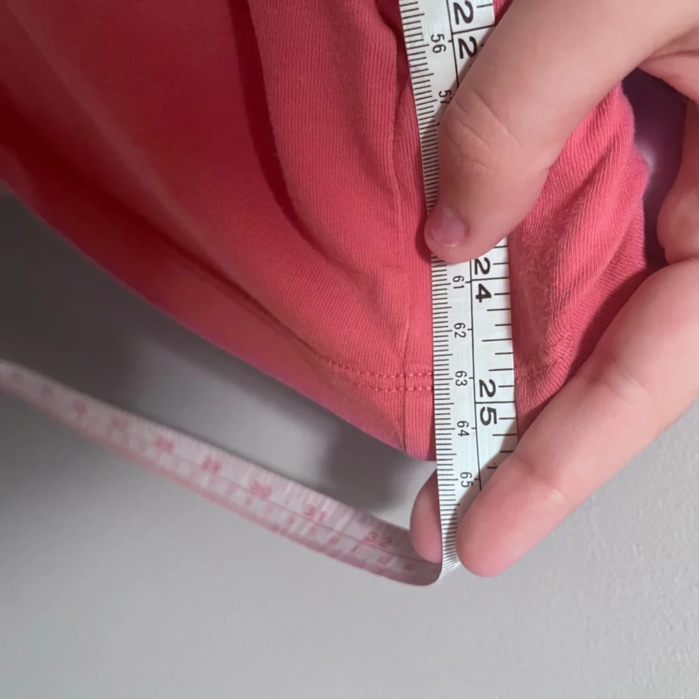 Vineyard vines Ladies Small short sleeve pocket Tee. It is a coral color. - Picture 6 of 12